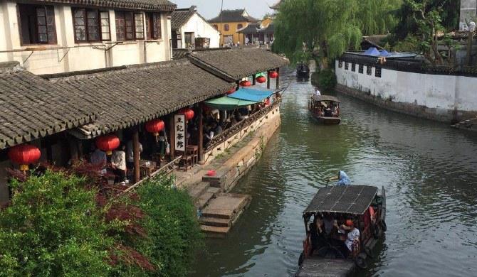 贵阳市水务管理局直属单位市水政支队阿哈水库执法大队开展退休干部座谈会